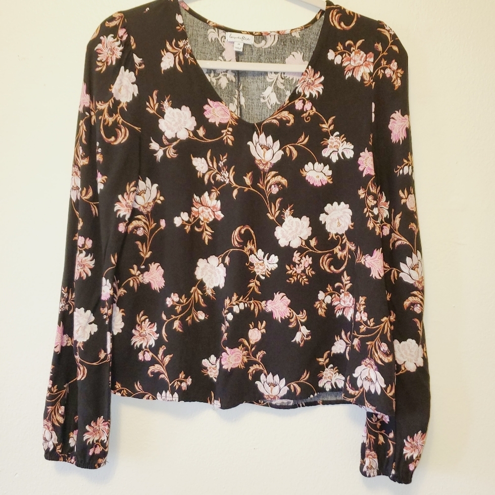 love, fire Women's Elastic Cuff Long Sleeve Relaxed Fit Floral Blouse 121
